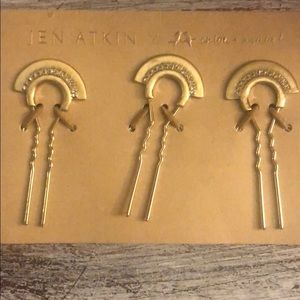 Beautiful accent hair pins